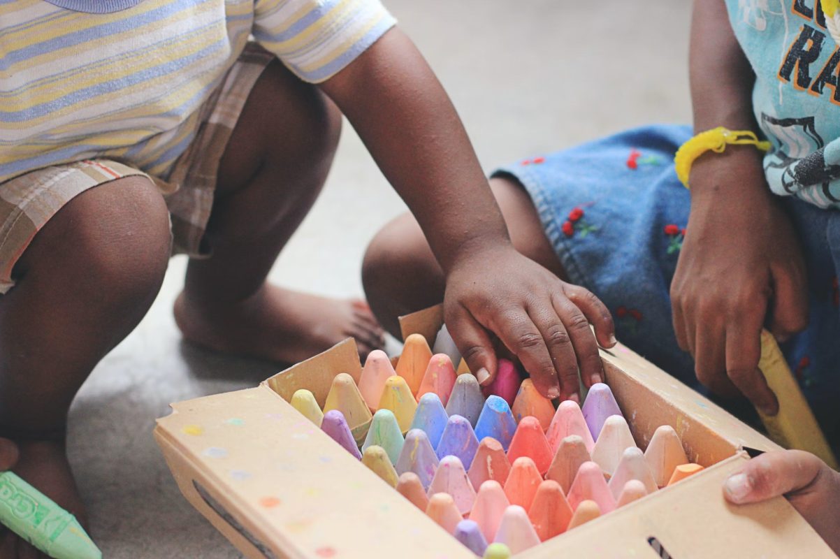 uppmuntra färgblinda barn inlärning självförtroende färdighet